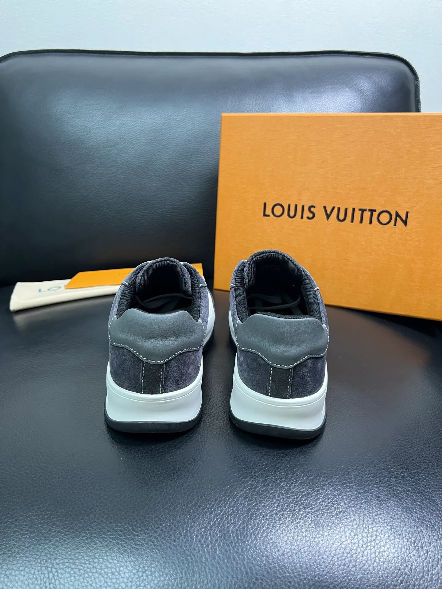 Men's shoes 💰740 Lv top purchase Louis Vuitton, counter synchronization, uppers imported from Italy cowhide, imported mesh padding soft and comfortable, soles: original soles specially provided by the original factory, T men's shoes 💰U exclusive movable molded soles super comfortable, original factory and single goods, high quality, welcome to compare, code number 39-44 (customized 38-45) 85858